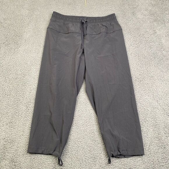 Lululemon Women's Cropped Pants Black Size 4 Lightweight Breathable Yoga - Picture 1 of 6